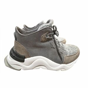 Sorel Women's Kinetic RNEGD Caribou Insulated Sneaker, size 8.5 EUC